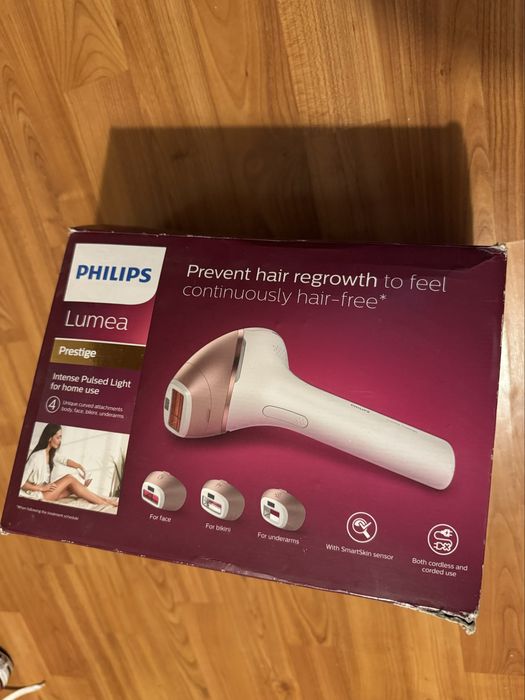 Фотоепилатор Philips Lumea BRI956