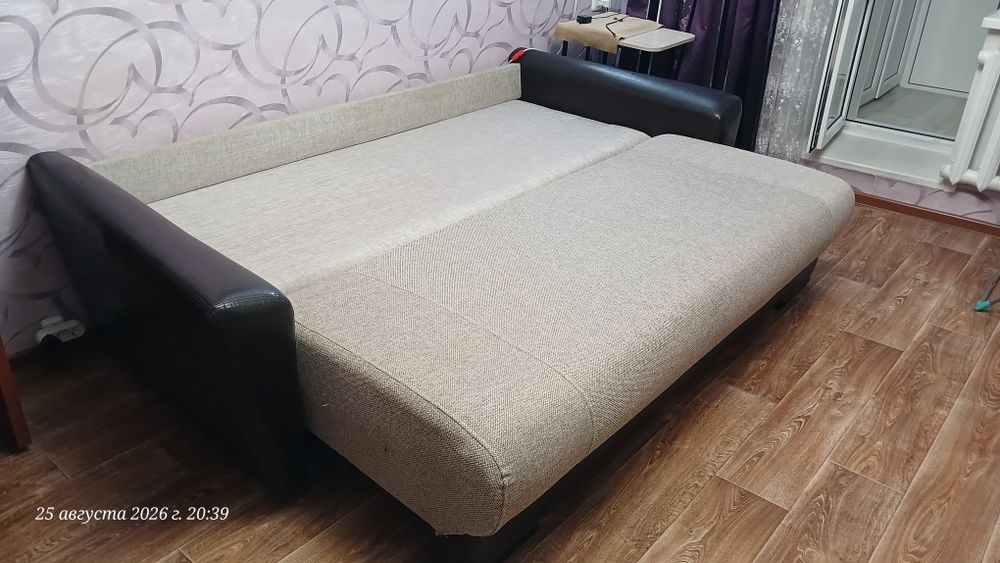 Продаётся диван.