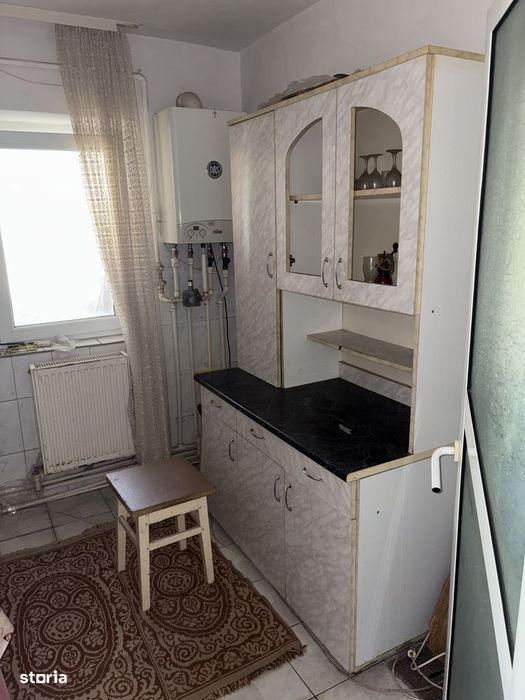 Vând apartament 2 camere, decomandat, zona Vidin