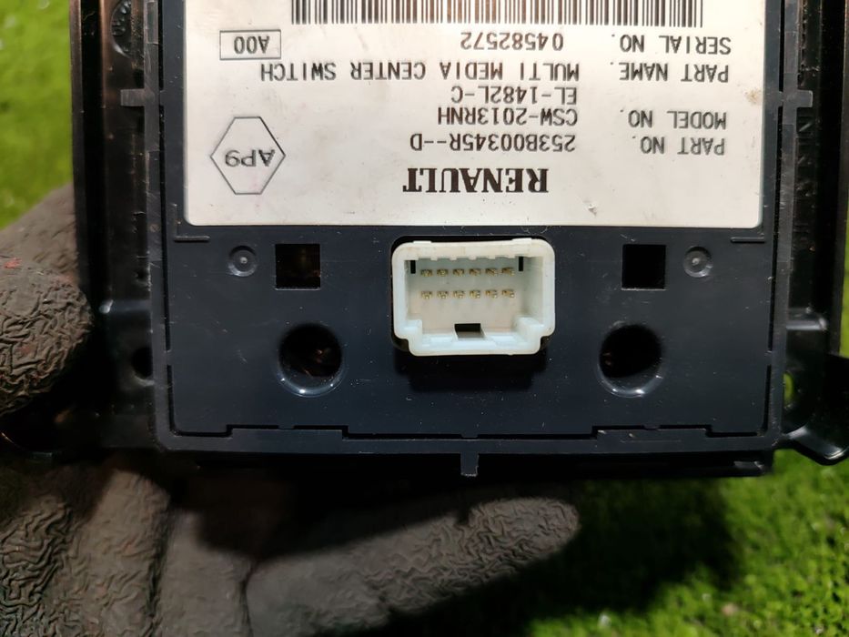 PANOU BUTOANE DE CONTROL RENAULT MEGANE III B95 1.6 DIESEL 2014 COD OEM 253B00345R / HATCHBACK / 2008-2016