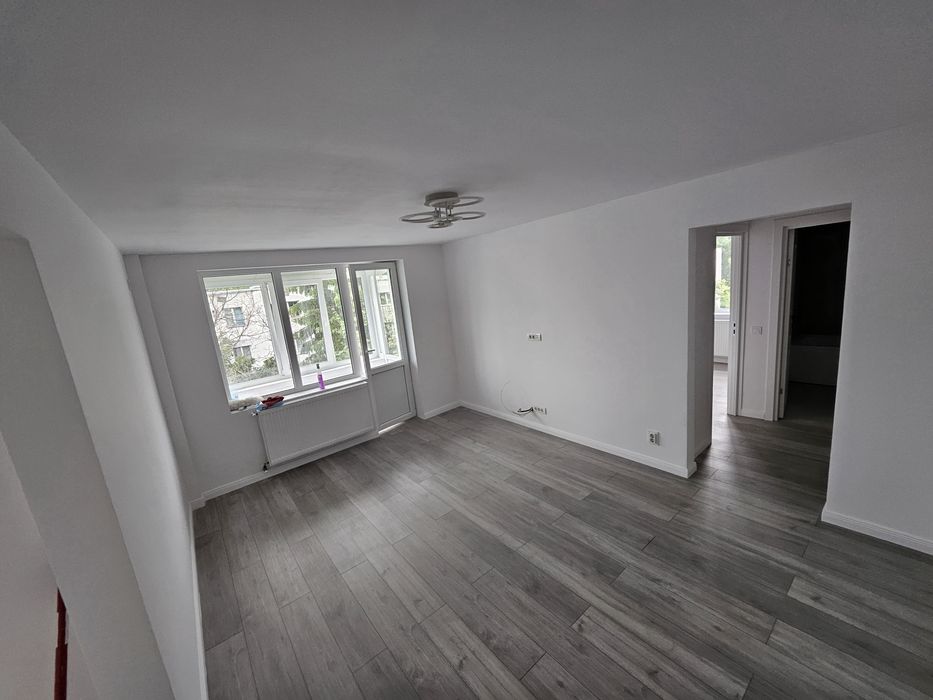 Apartament 3 camere, 57 mp, semidecomandat, Cina