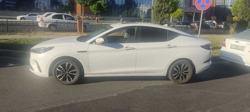 Автомобиль Jac J7