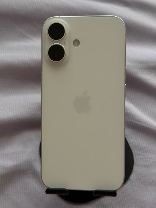 iPhone 16  256 гб