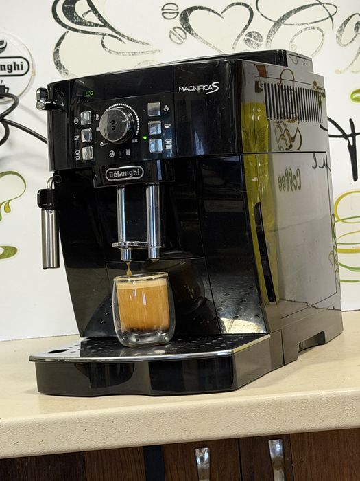 Кафемашина кафе автомат delonghi magnifica S с гаранция