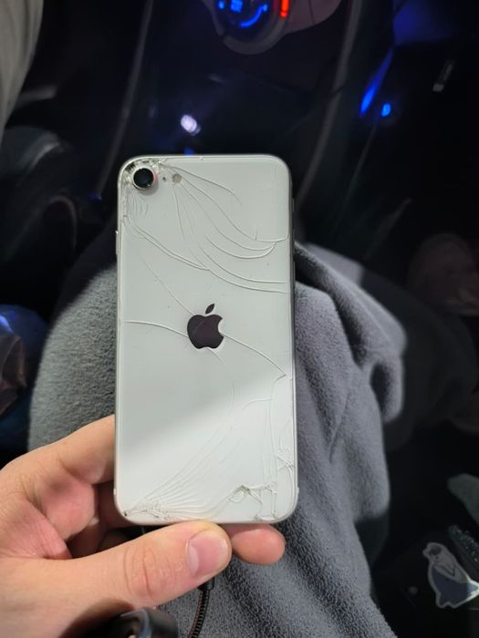 iPhone SE 3 (2022год)