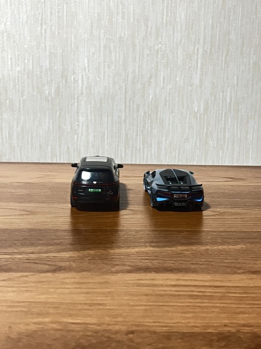 Игрушечные машины Bugati и Li9