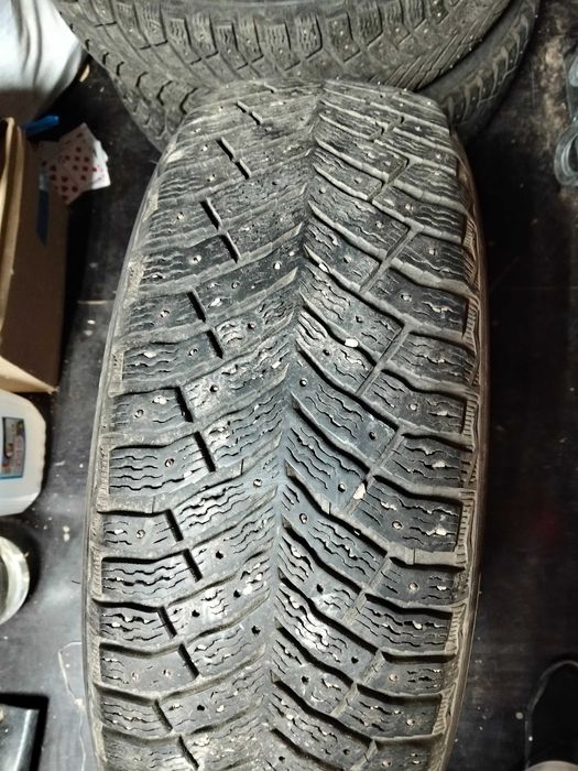 Продам резину комплект 225/60R18