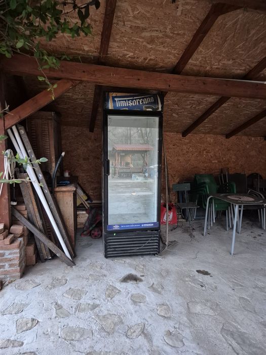 Vând vitrina băuturi
