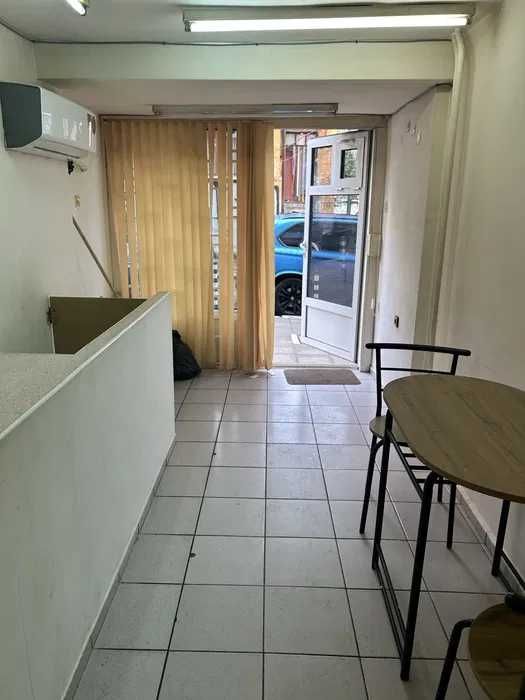 Дава се под наем Магазин в София, Център - 29 кв.м за 255 € - Снимка #1