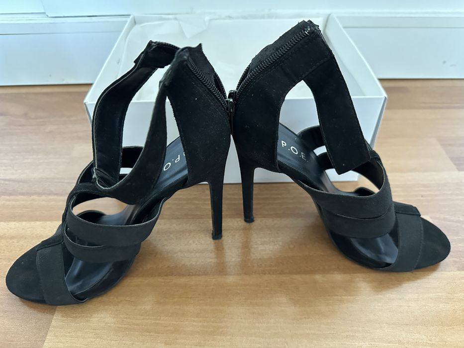 Vand sandale cu toc Poema