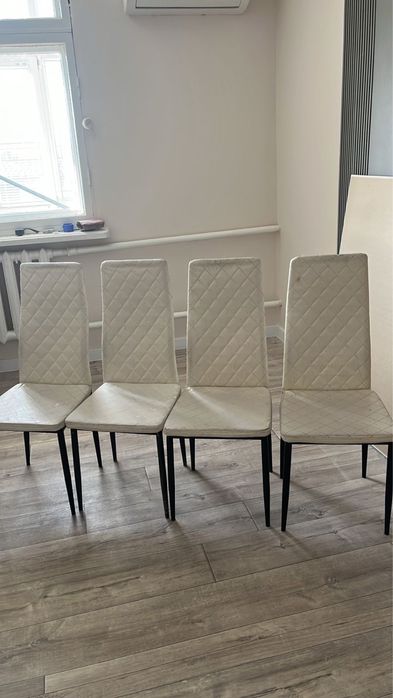 Стол со стульями