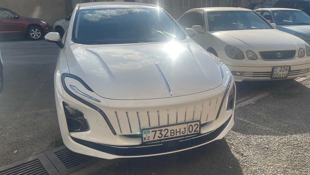 Сдаётся Электромобиль HONGQI E-QM5