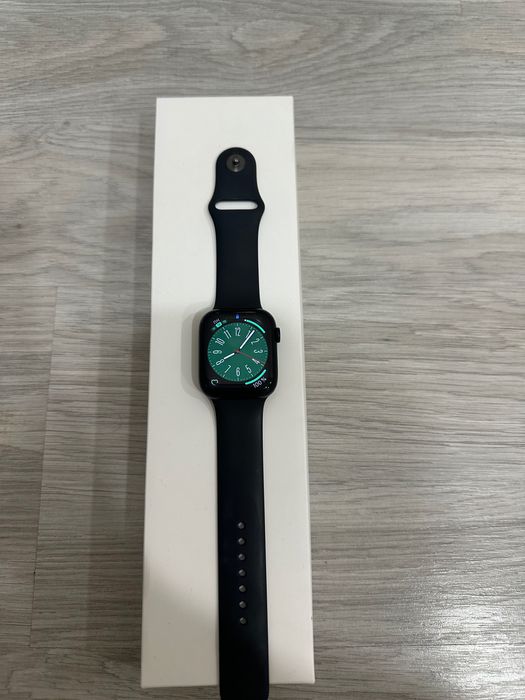 Apple Watch Series 8 (45 мм)