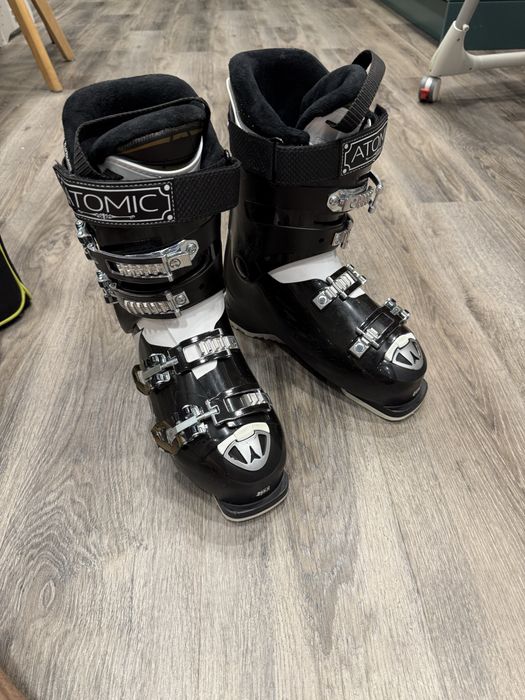 Лыжные ботинки Atomic