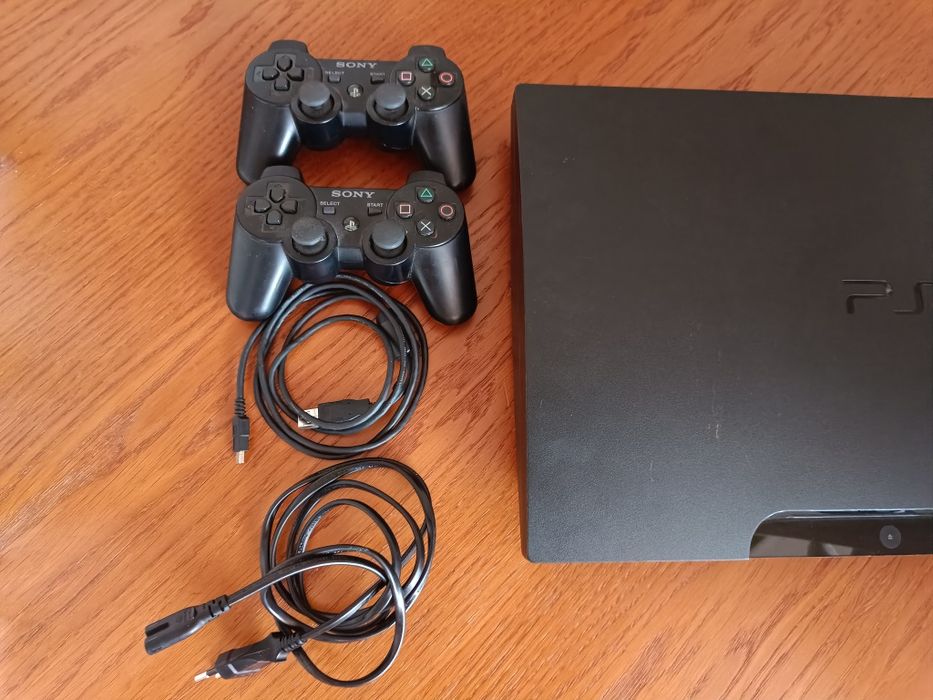 PlayStation 3 с 2 джойстика и 7 игри