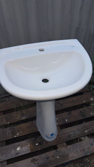 Продам раковина с ножкой