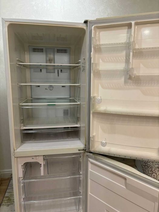 Продам холодильник с морозильной камерой