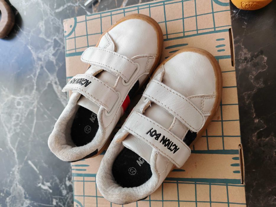 Кецове маратонки adidas и action boy 23