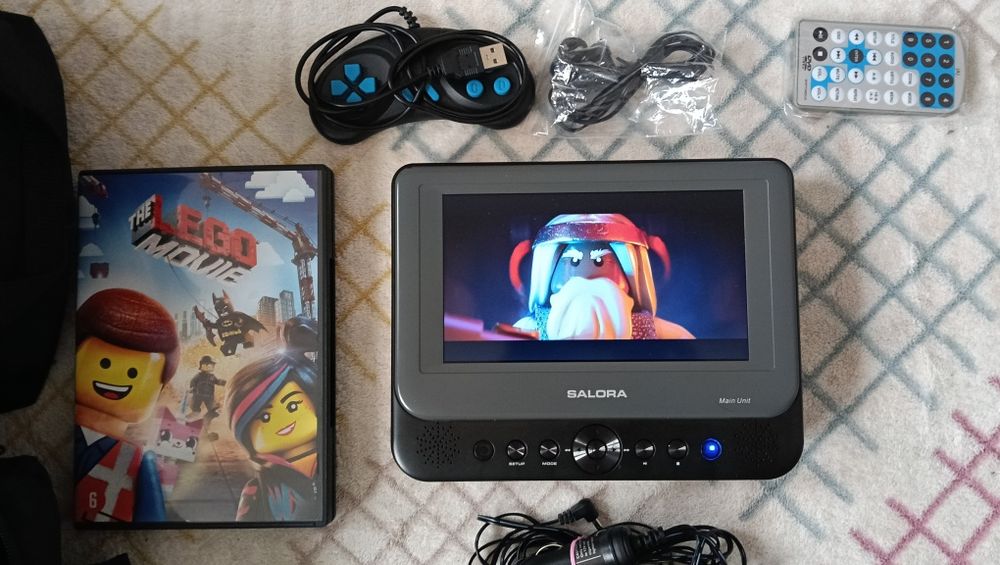 Преносими DVD плейъри аксесоари и много дискове с анимации