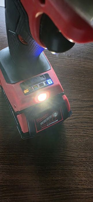 Filetanta milwaukee onepd3 fpd3 cu baterie de 5 amperi. Originala