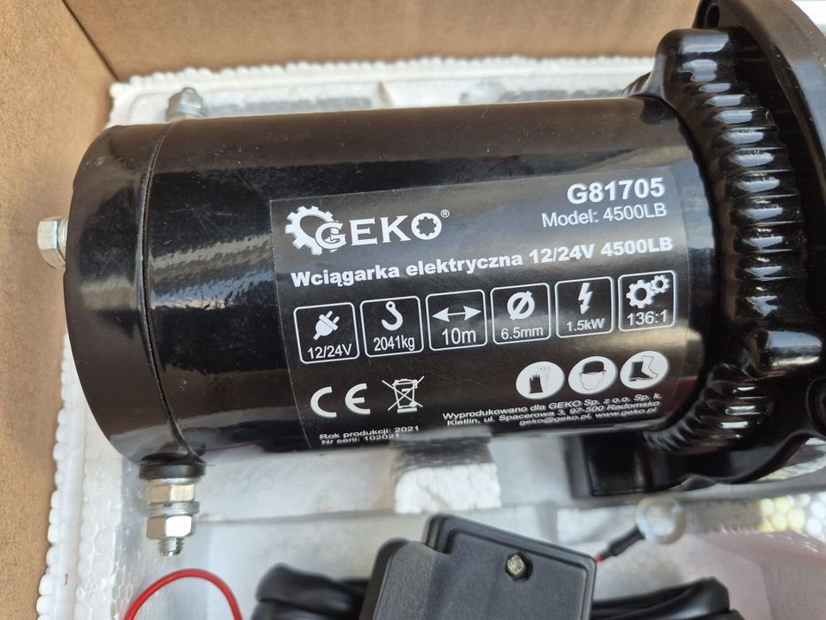 Електрическа лебедка GEKO 12V 4500lb/ 2041кг.