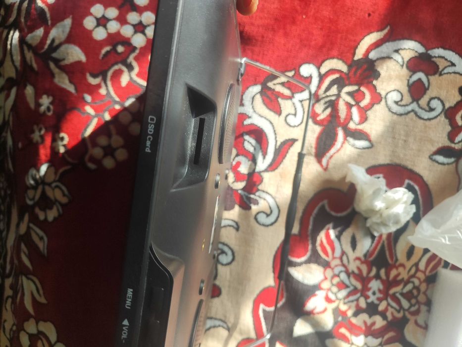 Продава се преносимо телевизорче