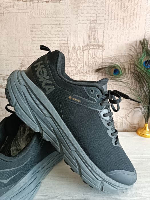 Оригинальные кроссы HOKA