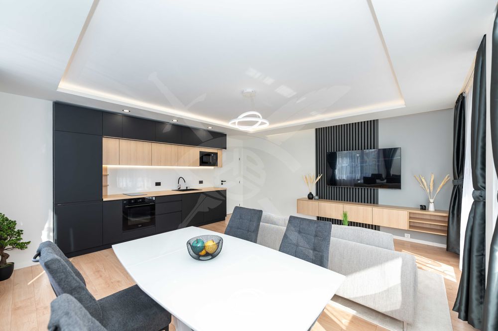 Продава се Тристаен апартамент в Пловдив, Западен - 125 кв.м за 2064 €/кв.м - Снимка #4