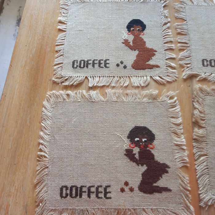 Ръчно бродирани салфетки за кафе ,, негърчета,, 5 бр.