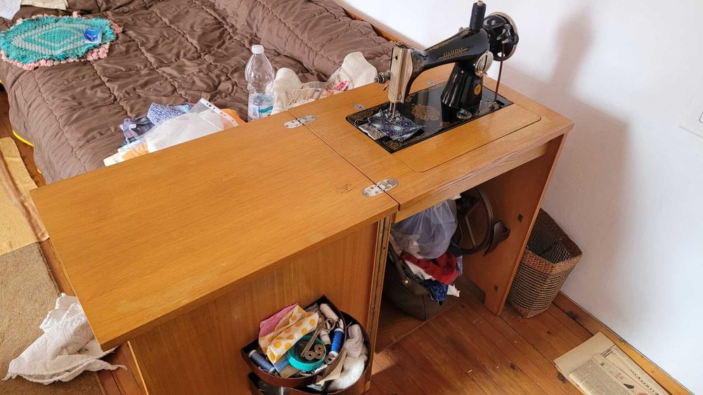 Шевна машина Union –ретро от соца , работеща, здрава.