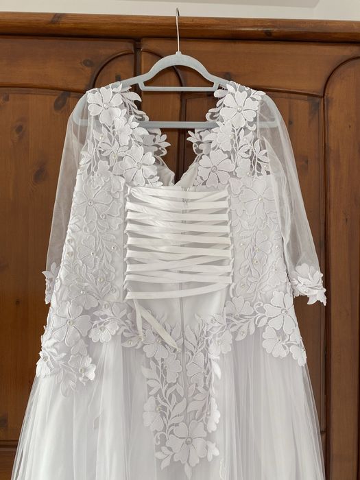 Rochie de mireasă cu corset reglabil si cerc