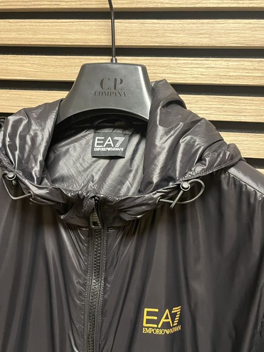 EA7 Emporio Armani : НОВО преходно яке размер Л  / Оригинал