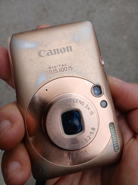 Винтажный фотоаппарат Canon Digital IXUS 100 IS