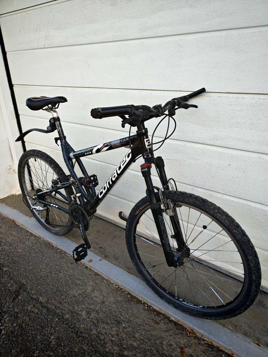 Bicicleta full suspension corratec