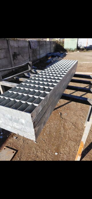 Trepte și gratare zincate