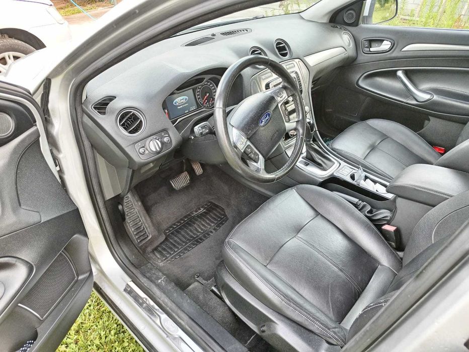Продавам Ford в много добро състояние