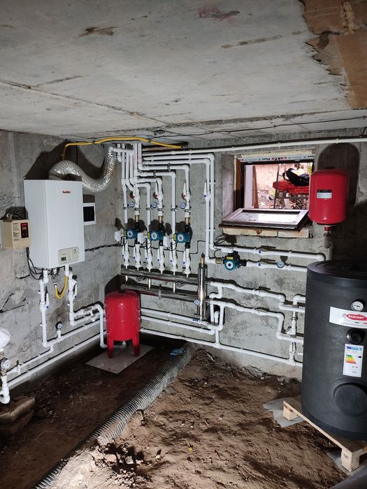 Установка двухконтурных котлов , радиаторов, теплый пол, коллекторов.