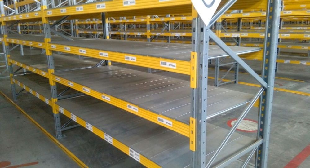 Rafturi metalice cu polite din tabla