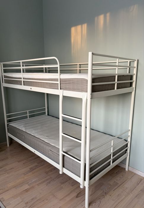 Продам двухъярусную кровать IKEA