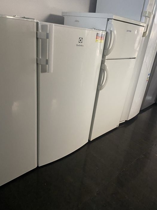 Хладилник Electrolux с малък фризер