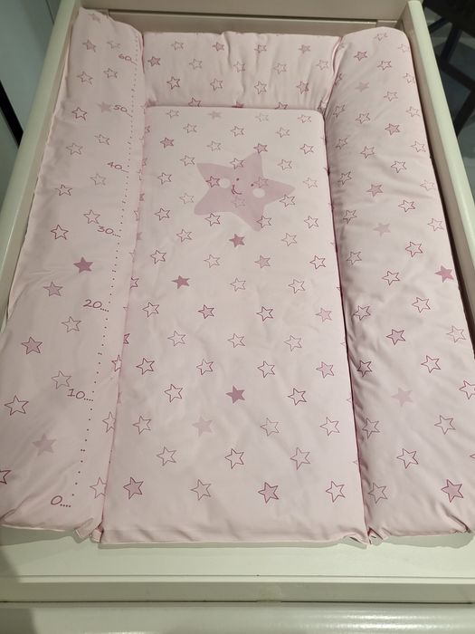 повивалник с мека подложка
Продавам повивалник IKEA с мека подложка.
Използван, но в много добро състояние, без забележки.