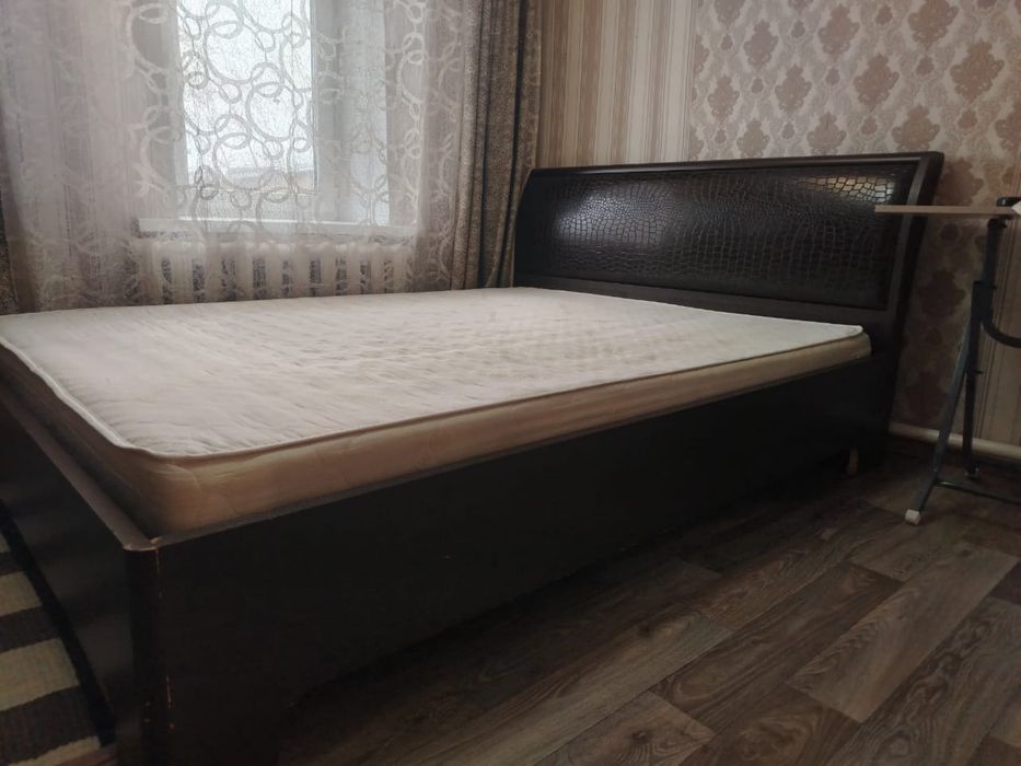 Кровать с матрасом