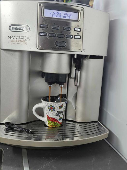 Delonghi Magnifica робот