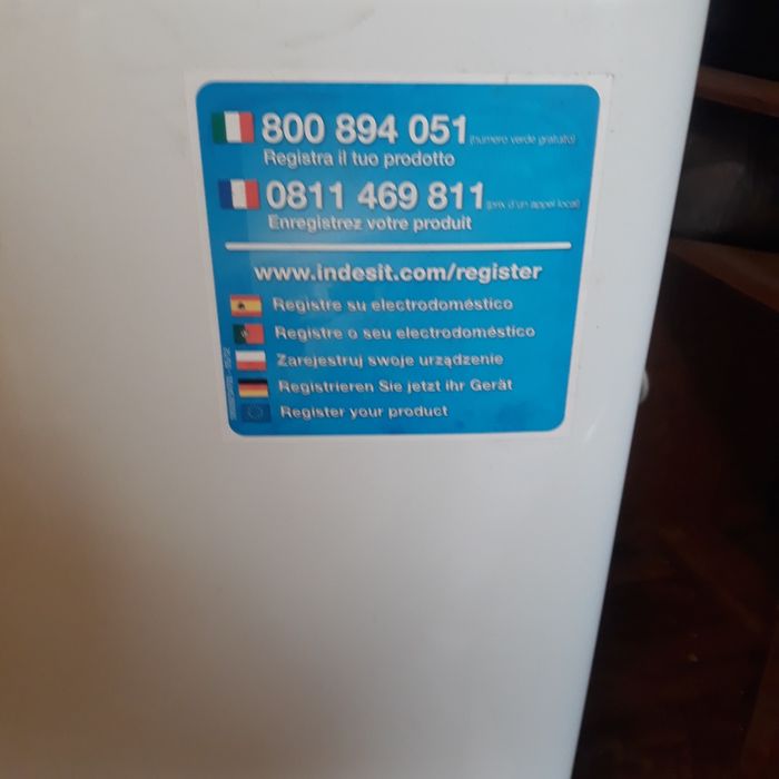 Пералня Indesit нова на два месеца.