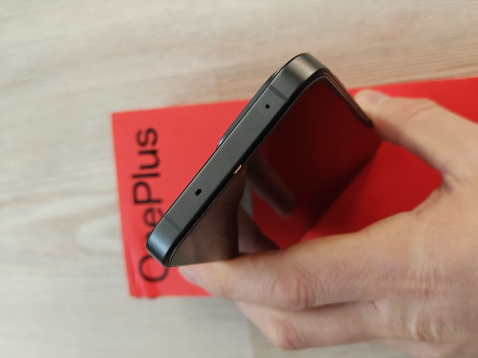 One Plus 13T 256 gb Ram 12+12 5G