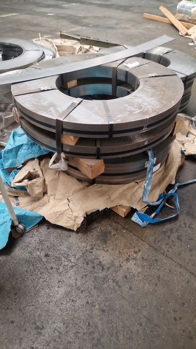 Vand 2 buc tablă de 3000x1500x1,5 si tablă decapată la fășii de 3m,2m,