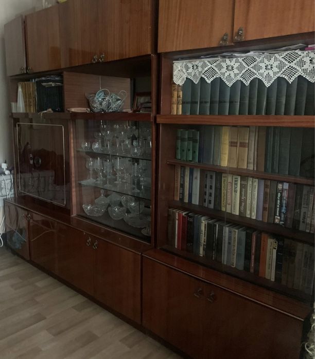 Стенка СССР, стол раскладной, телевизор