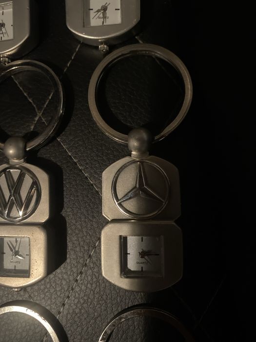 Vand breloace cu firme de masini-ceas