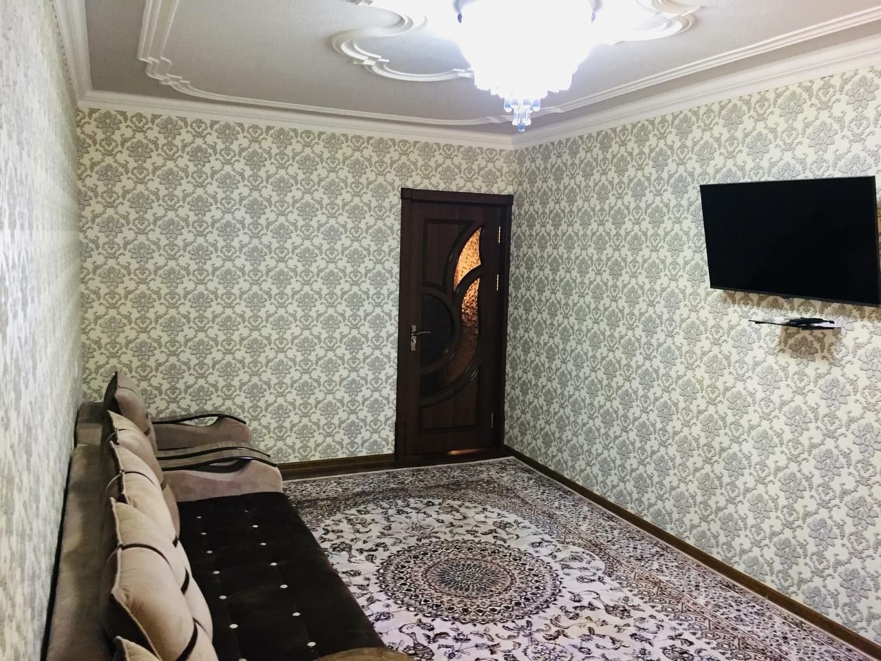 Квартиры вторичка ташкент. Комната в Узбекистане. Узбекская квартира. Самарканд квартира. Узбеки в квартире.