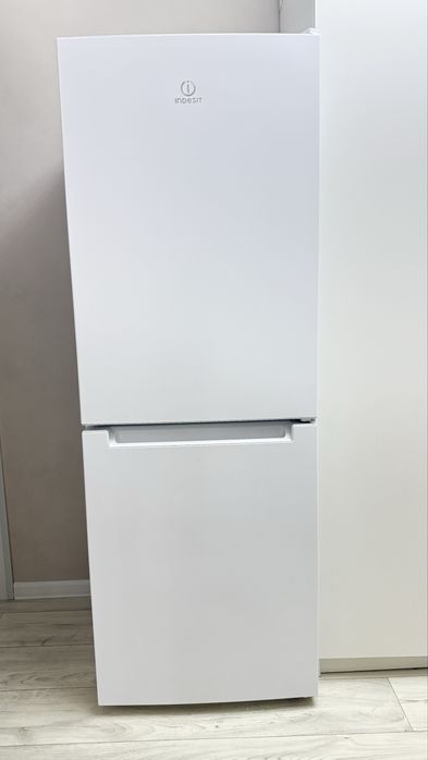 Холодильник Indesit